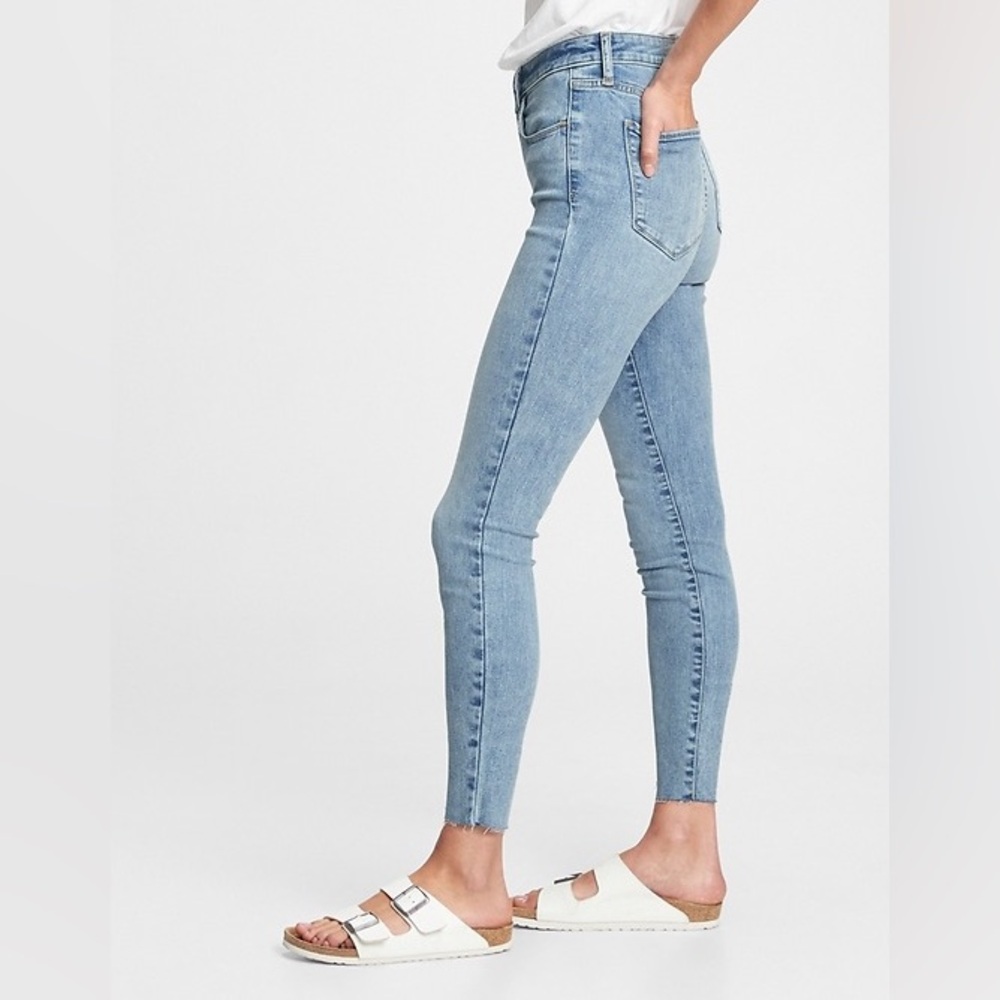 GAP Midrise Universal Jegging with Washwell